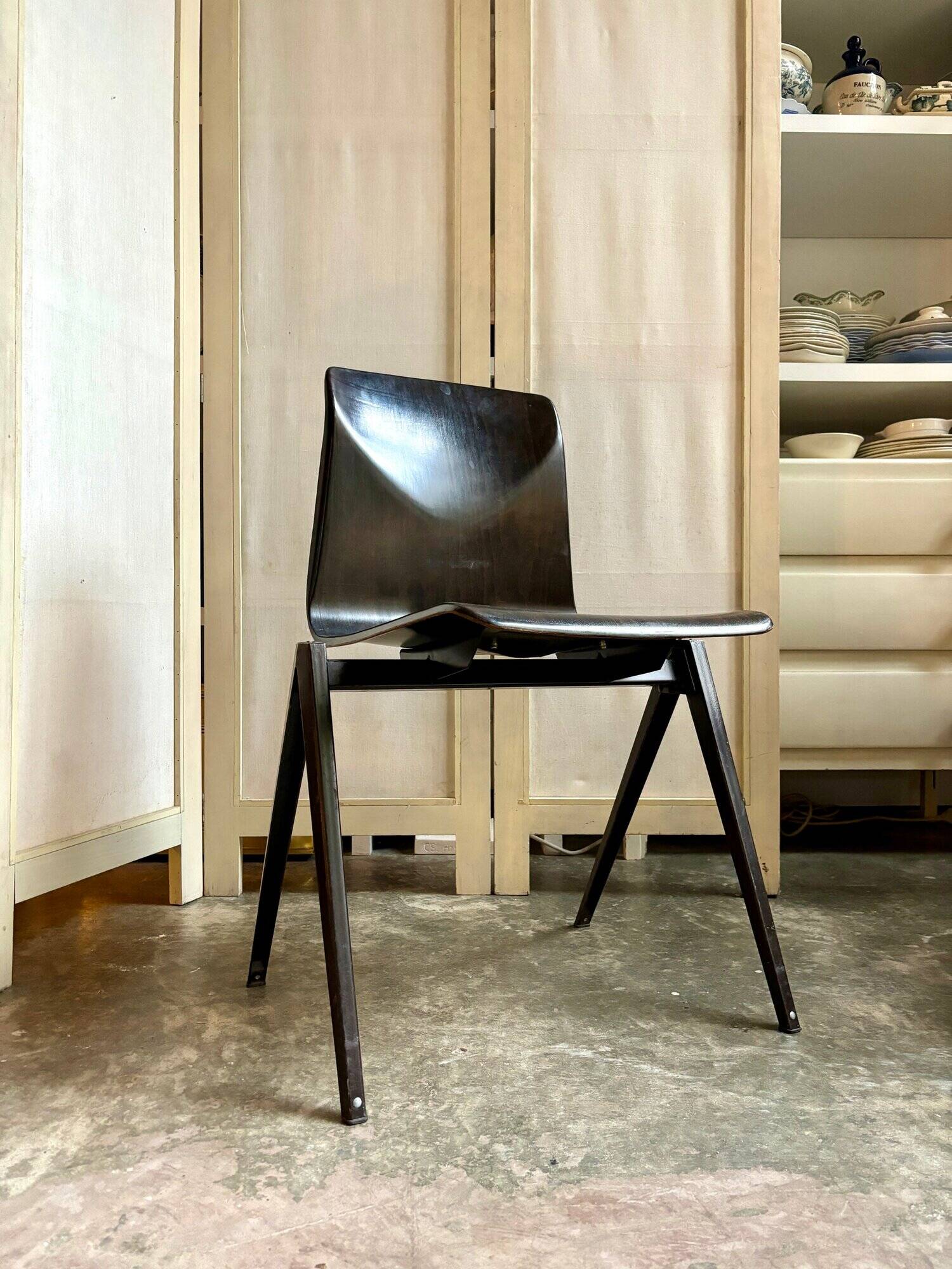 “Galvanitas S22” chair by Pagholz