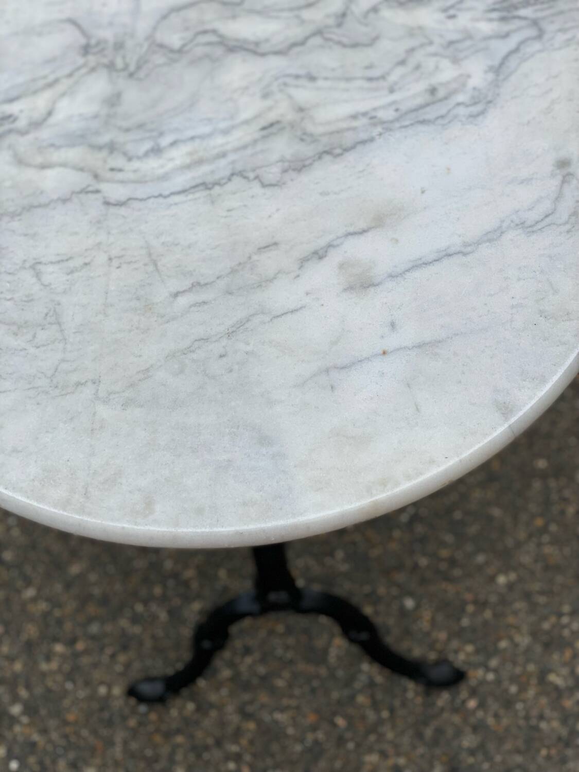 Oval marble and black steel bistro table for 4 people 120cm