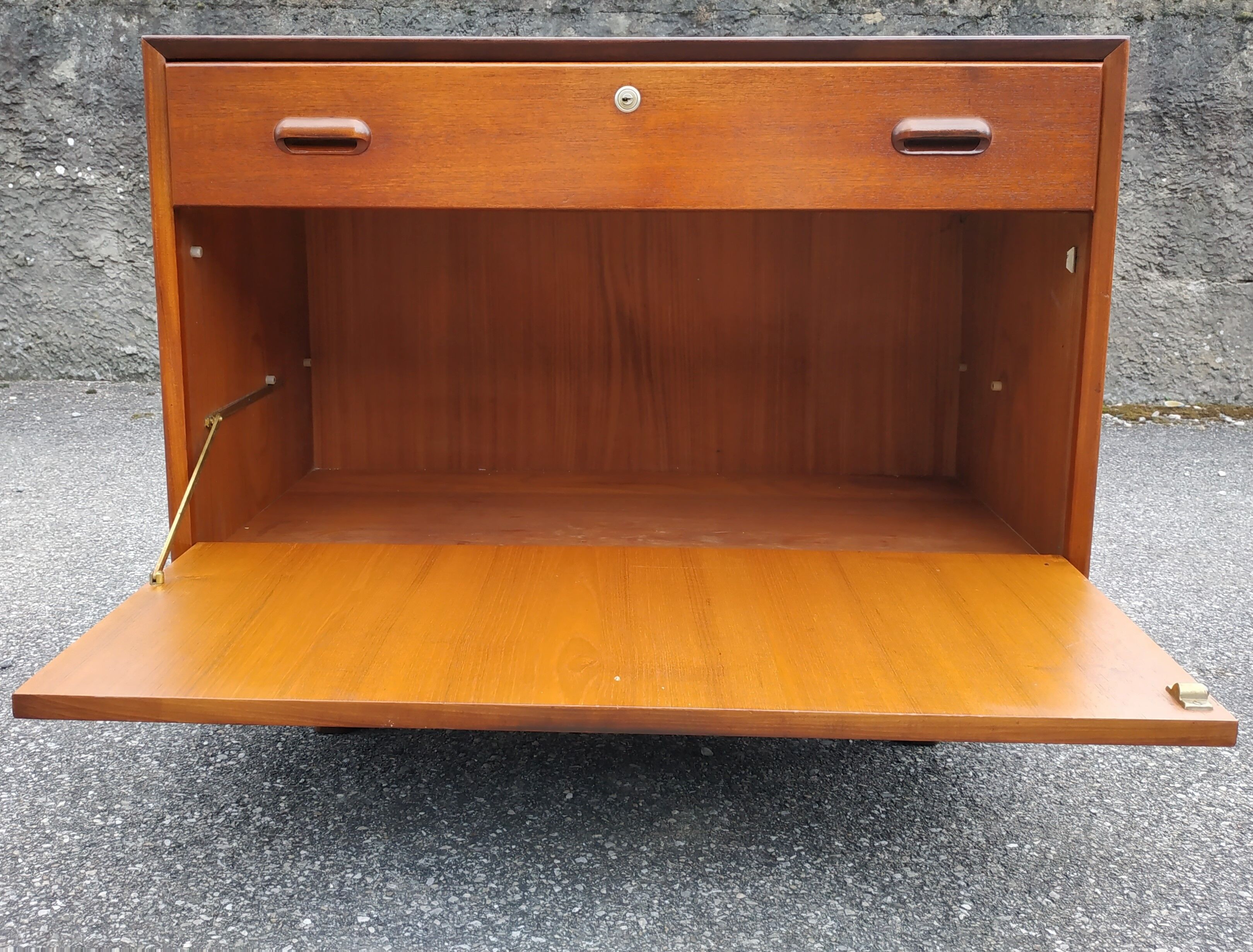 Commode scandinave par Louis van Teeffelen 1960
