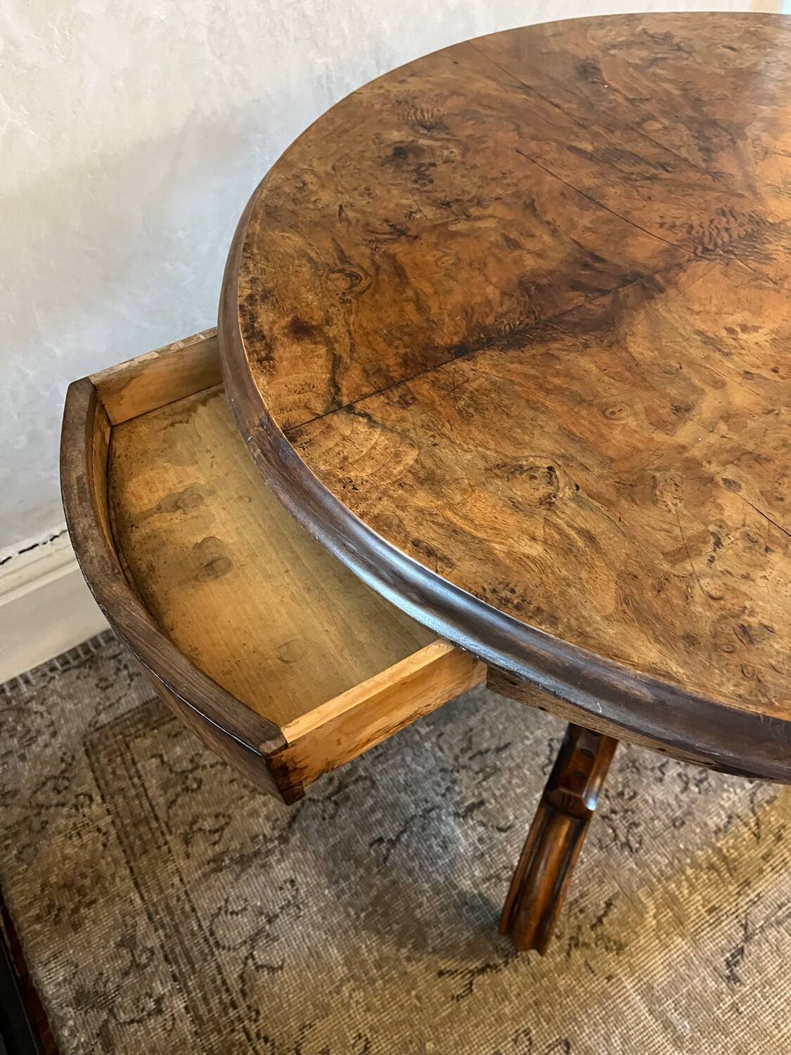 Antique gueridon GM with central leg