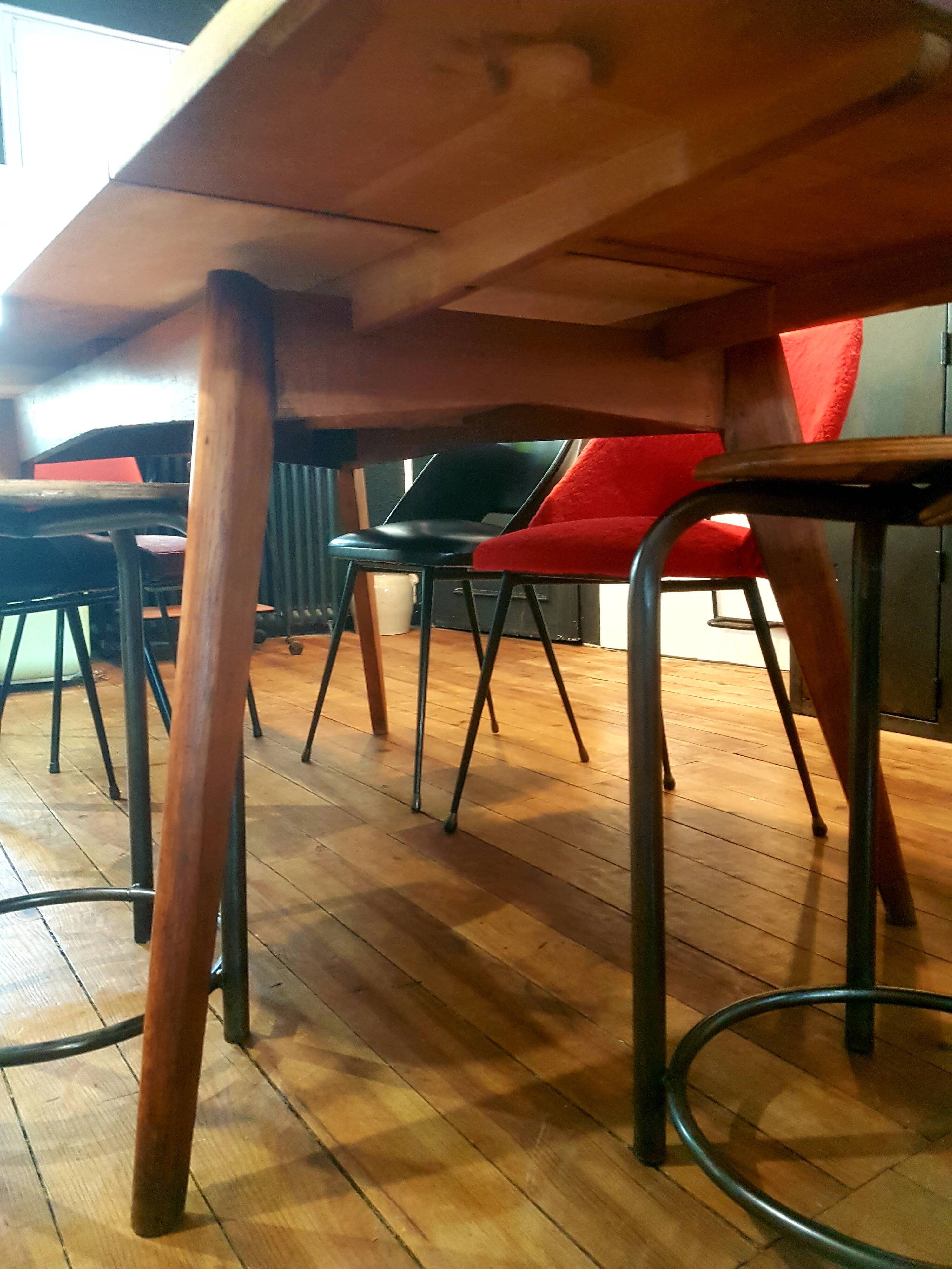 Scandinavian dining table with extensions