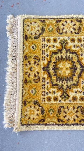 Tapis sarouk vintage moutarde