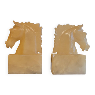 Paire de serre-livres cheval en albâtre