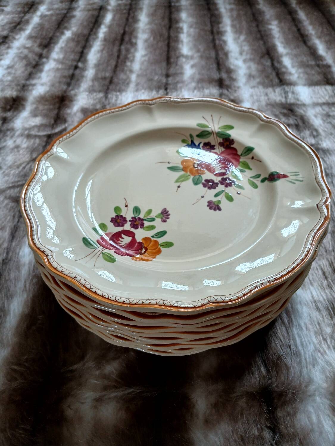 10 vintage Longchamp dinner plates