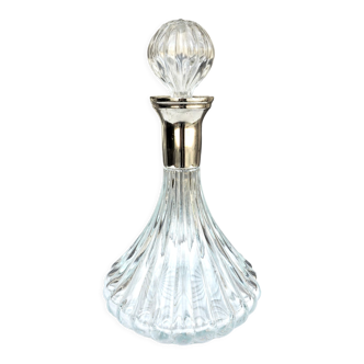 Scroll decanter