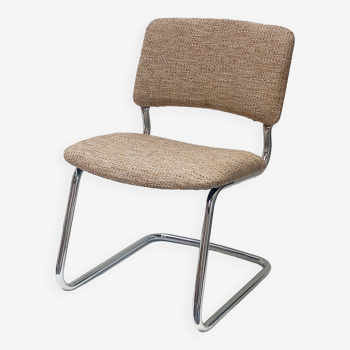 Strafor chair