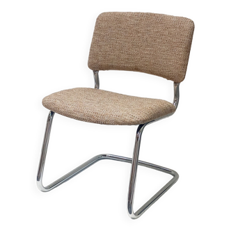 Strafor chair