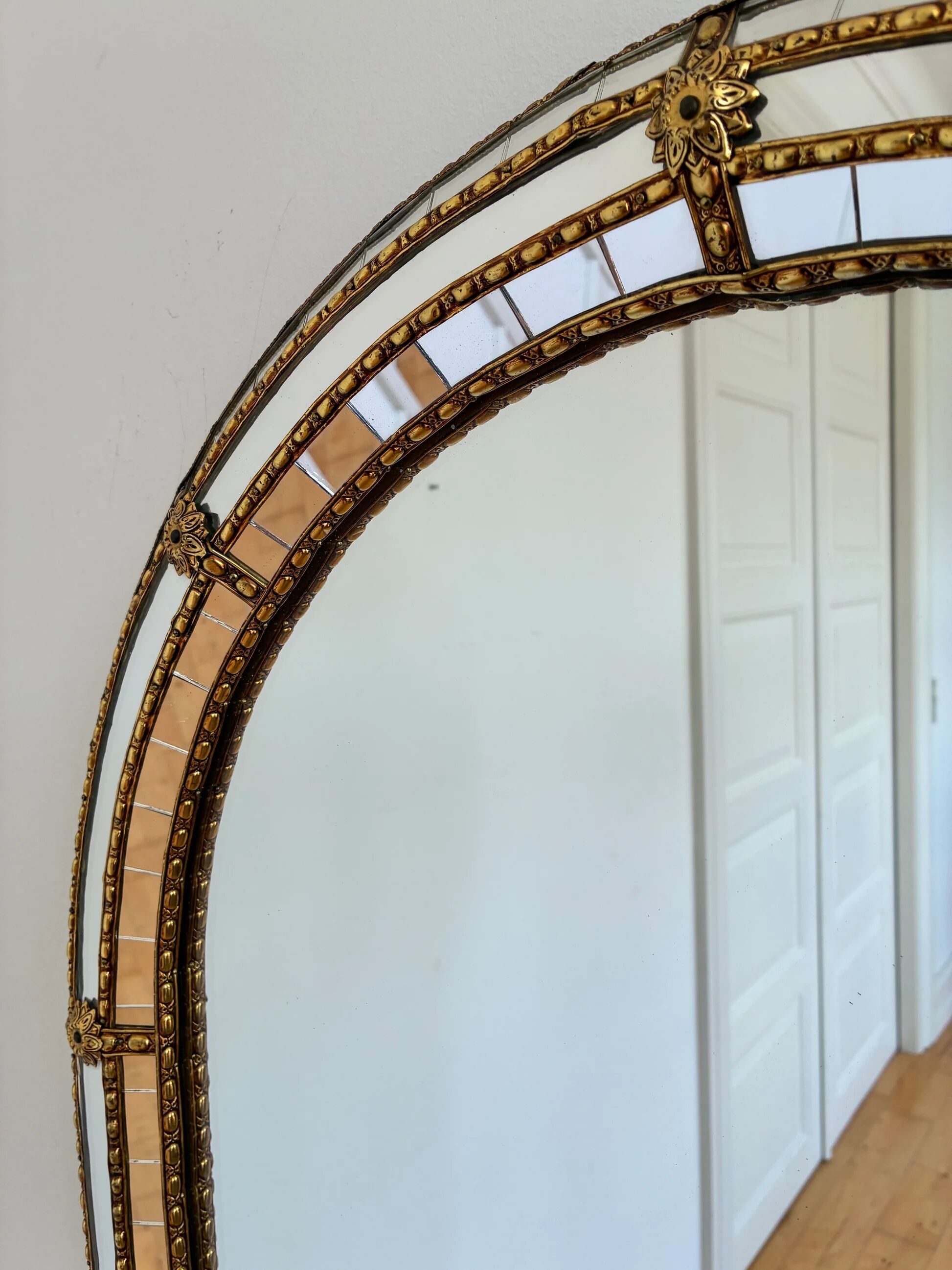 Large vintage Spanish Venetian-style wall mirror, brass, 1980s Hollywood Regency
