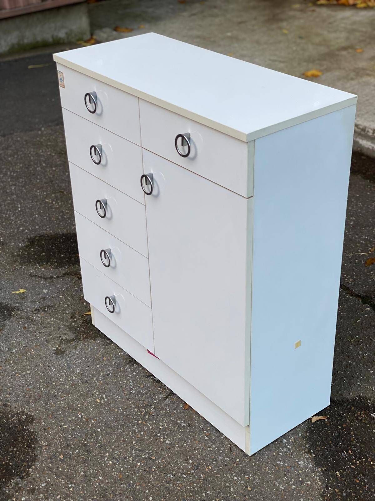 White, glossy lacquered wooden chest of drawers from the 1980s