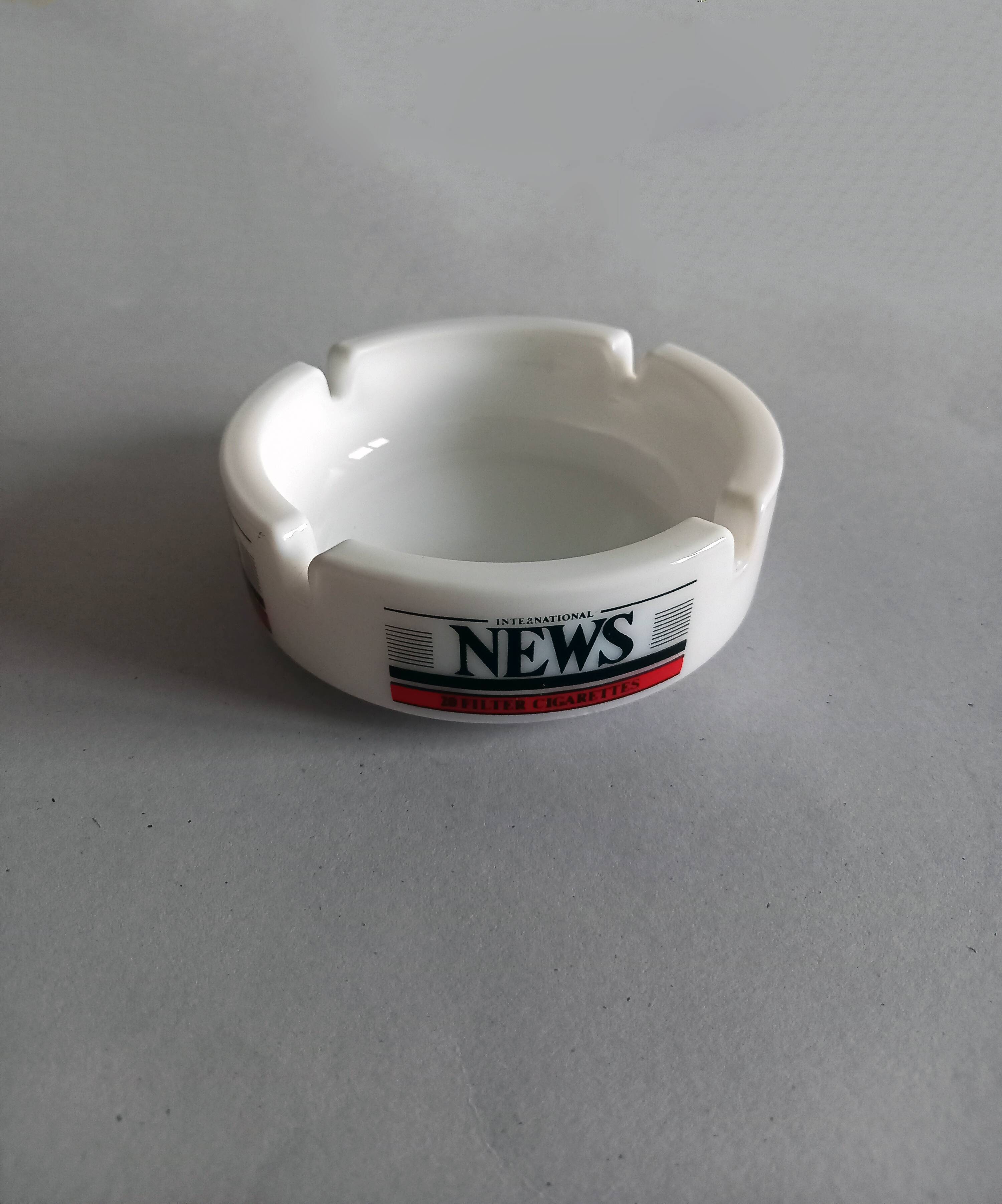 Set 2 advertising ashtrays Collection "International News" "Stewarts Cream Of The Barley" Vintage