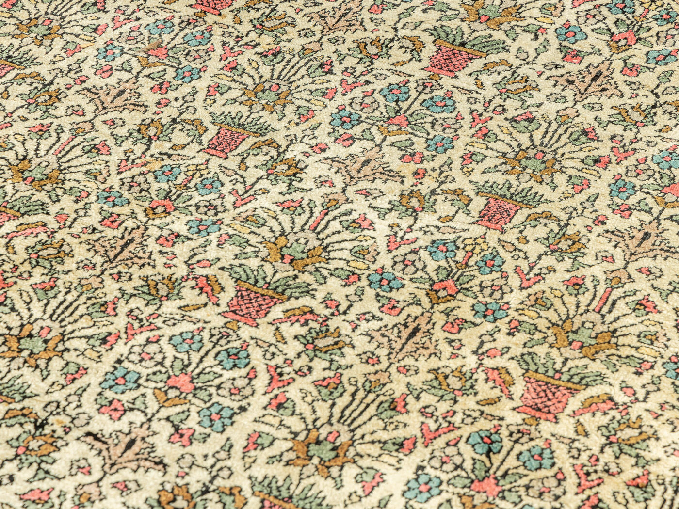 1960s carpet, 185 x 195
