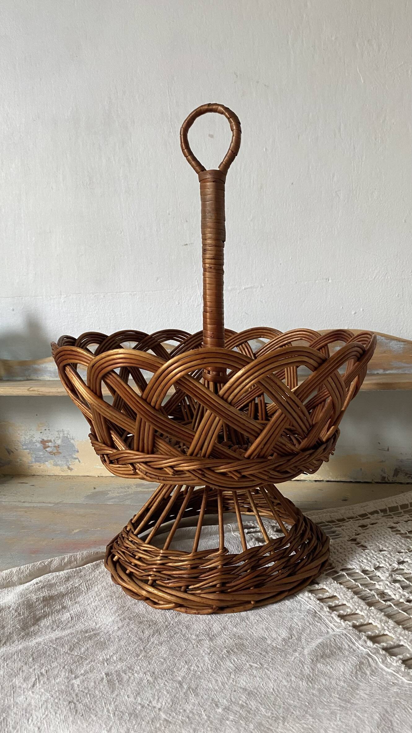 Wicker fruit bowl on a stand