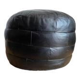 Pouf en cuir noir patchwork de Sède