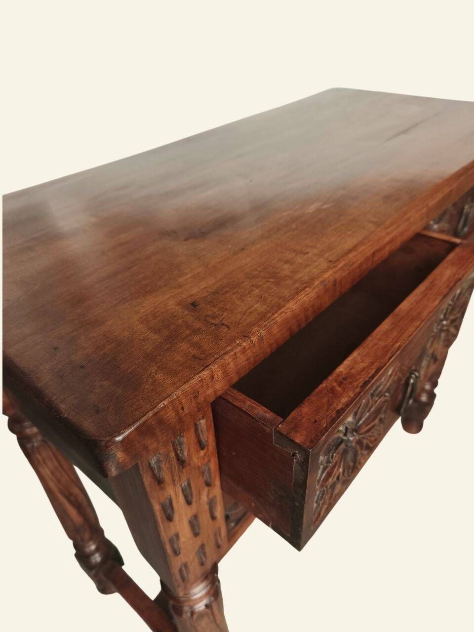 Castilian console table in carved walnut, early 20th century.