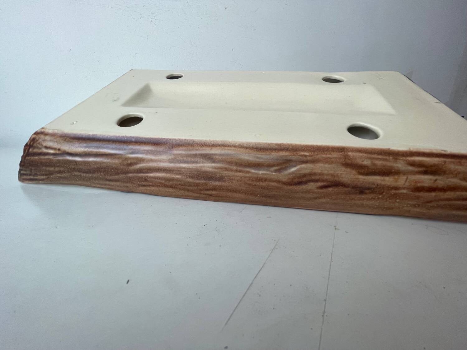 Ceramic presentation dish