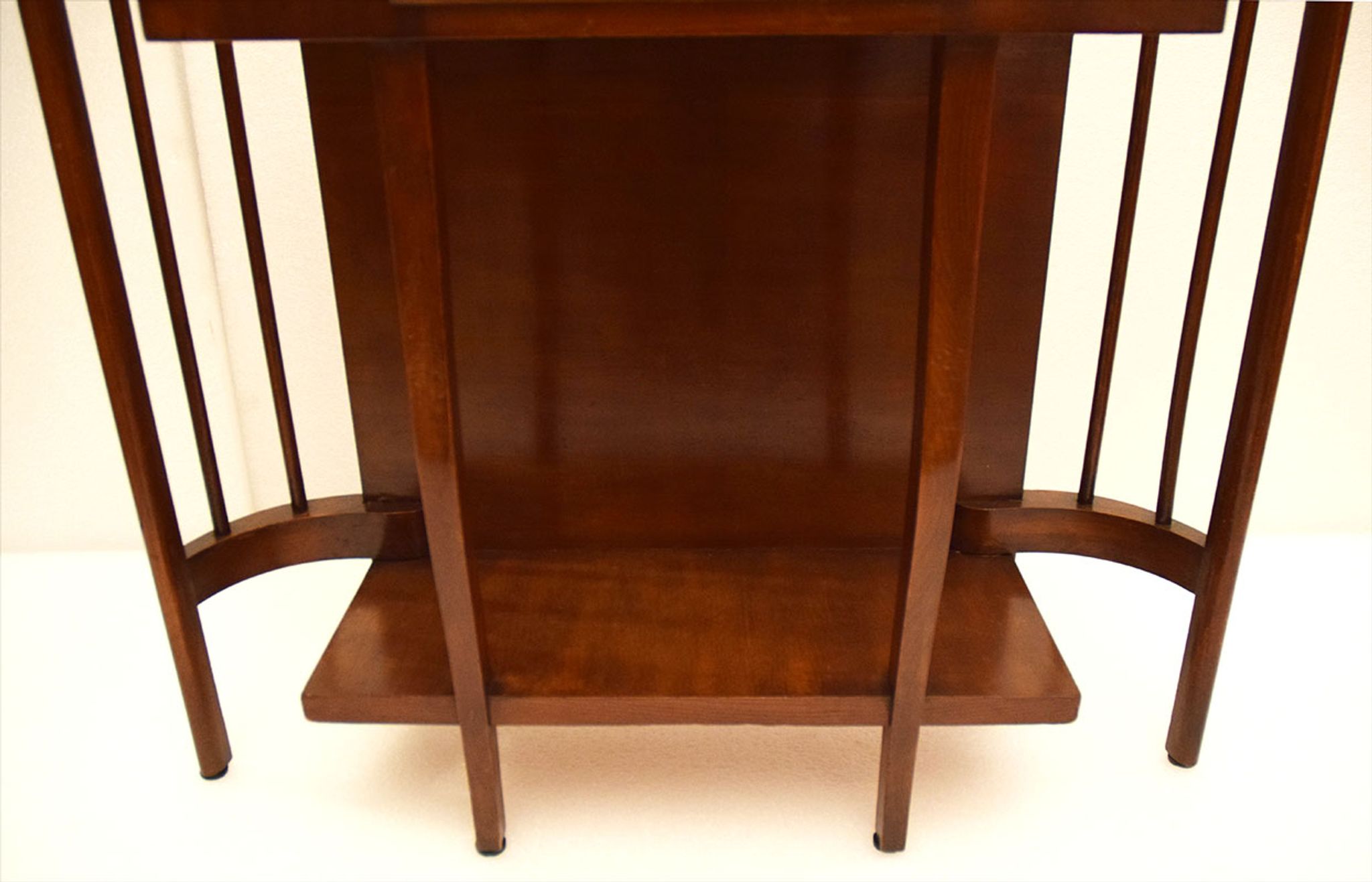 Console en bois de noyer courbé 1940