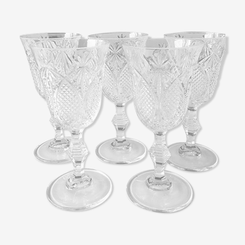 Lot 5 verres à pied en cristal taillé