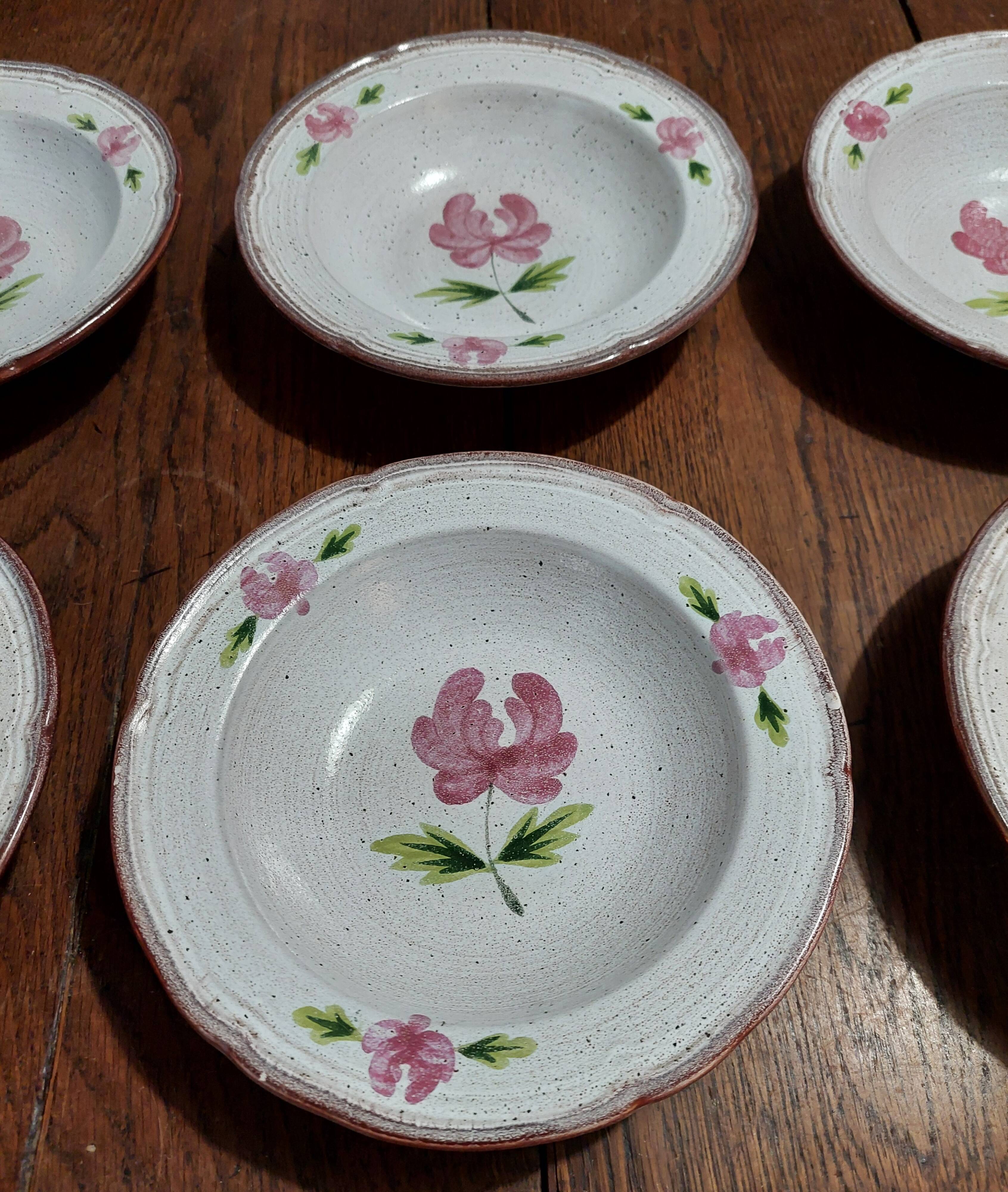 Deep plates series of six Niderviller stoneware, 20th century Cassandre decoration