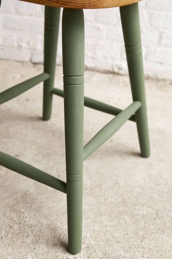 Tabouret en pin peint au lait, années 1960
