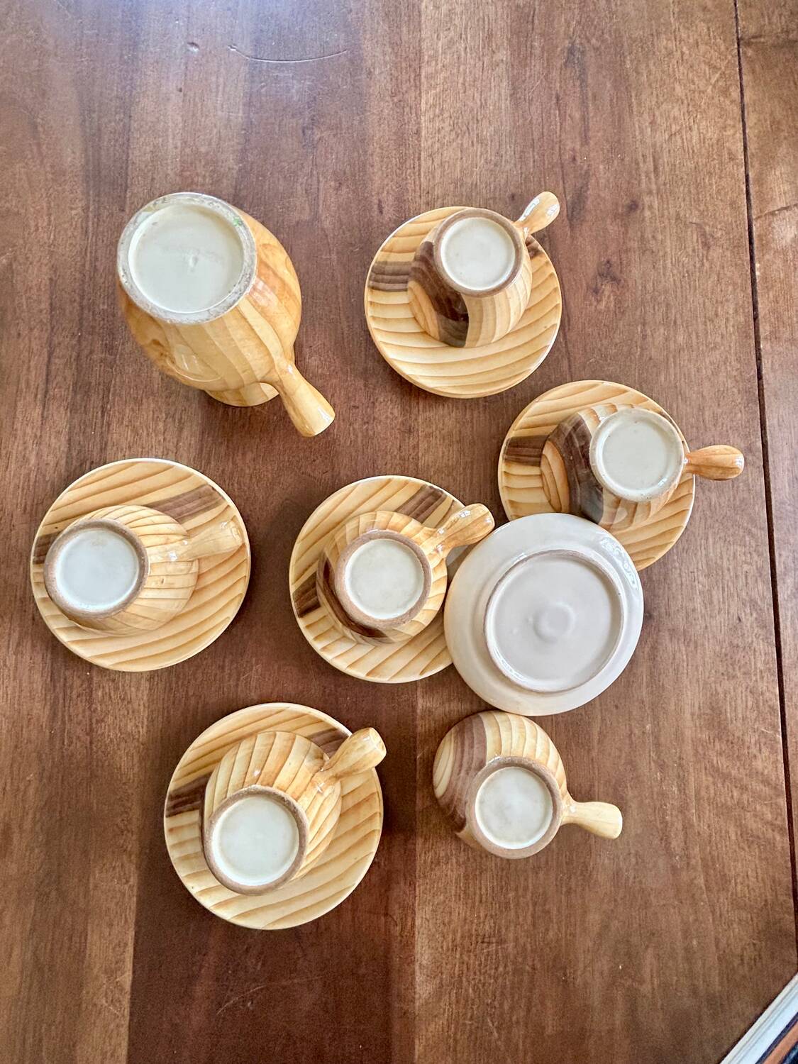 Vallauris coffee set – wood effect & colorful interiors