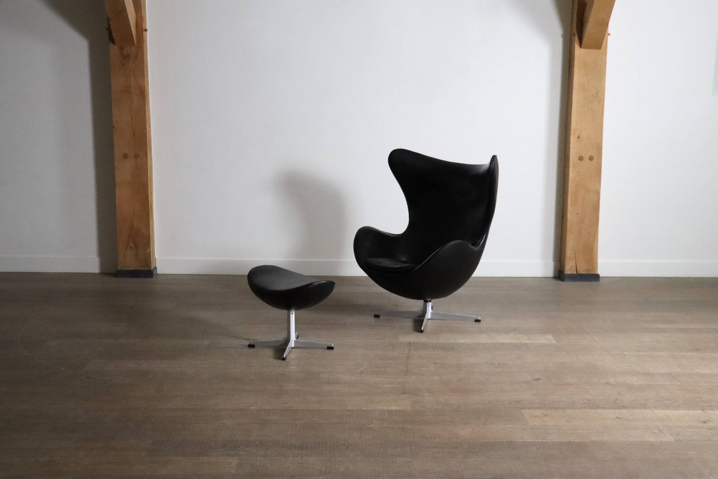 "Egg" armchair with ottoman, designed by Arne Jacobsen for Fritz Hansen, Denmark, 1963
