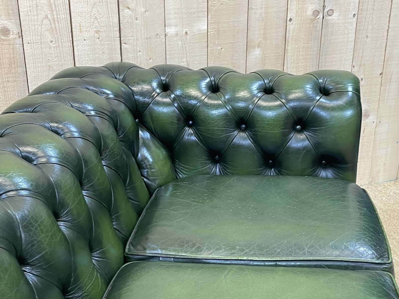 Chesterfield 3-seater sofa in green leather from the 80s