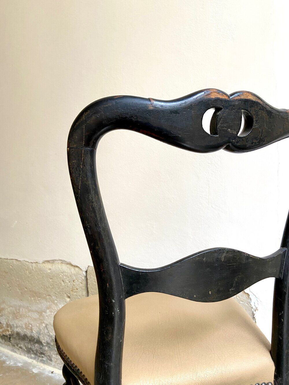 Napoleon III chair in black wood and beige skaï