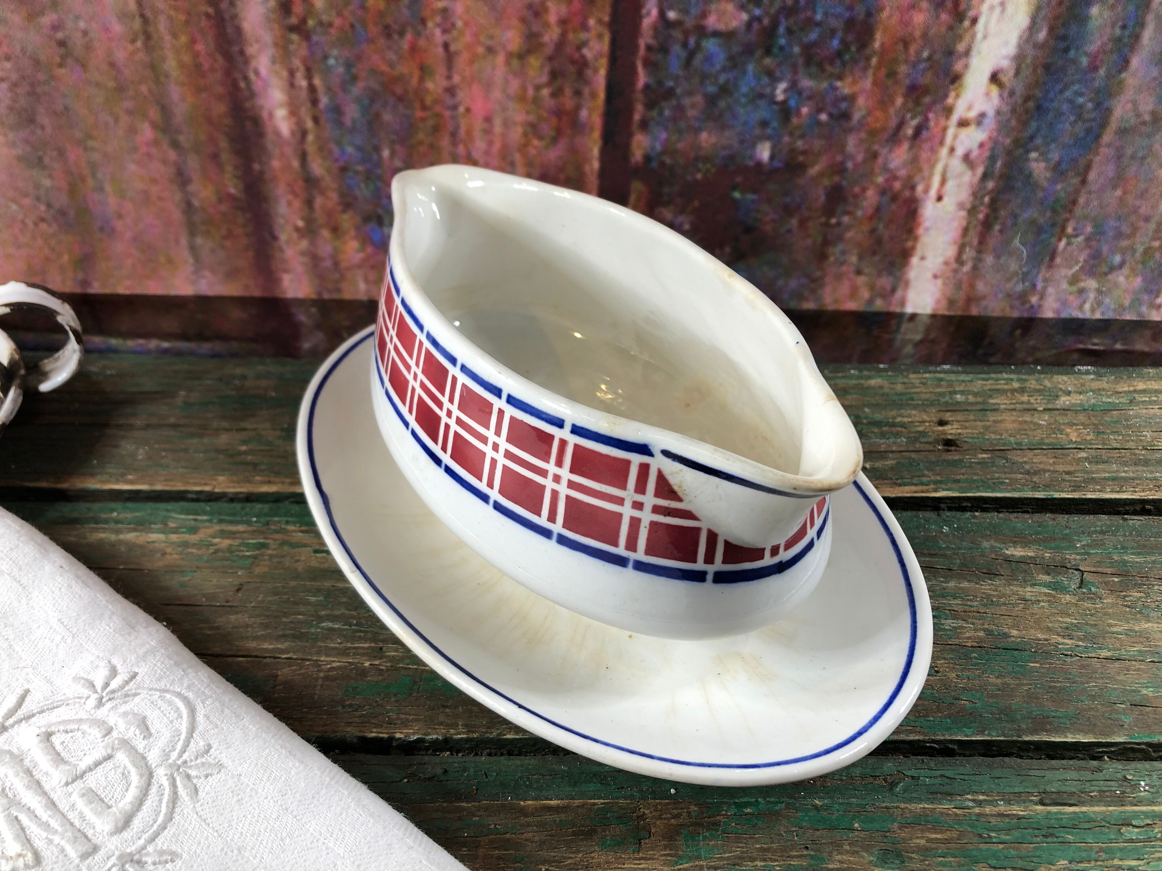Gravy boat art deco white and red Villeroy and Boch model Rosario