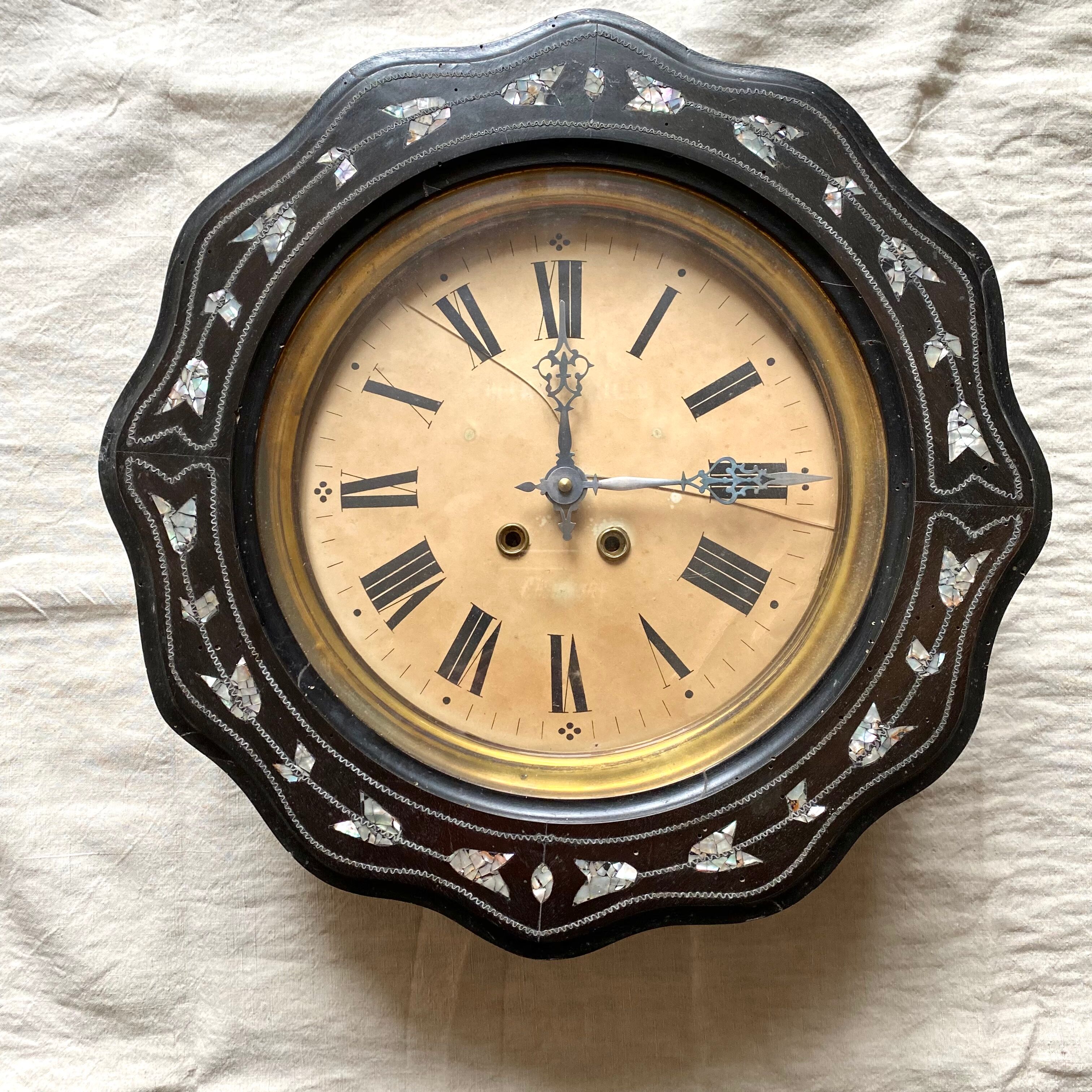 Horloge ancienne œil de bœuf bois et nacre