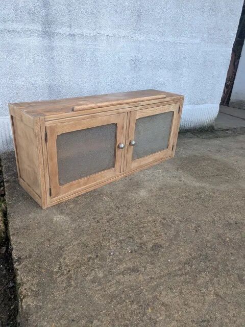 Vitrine, meuble à suspendre