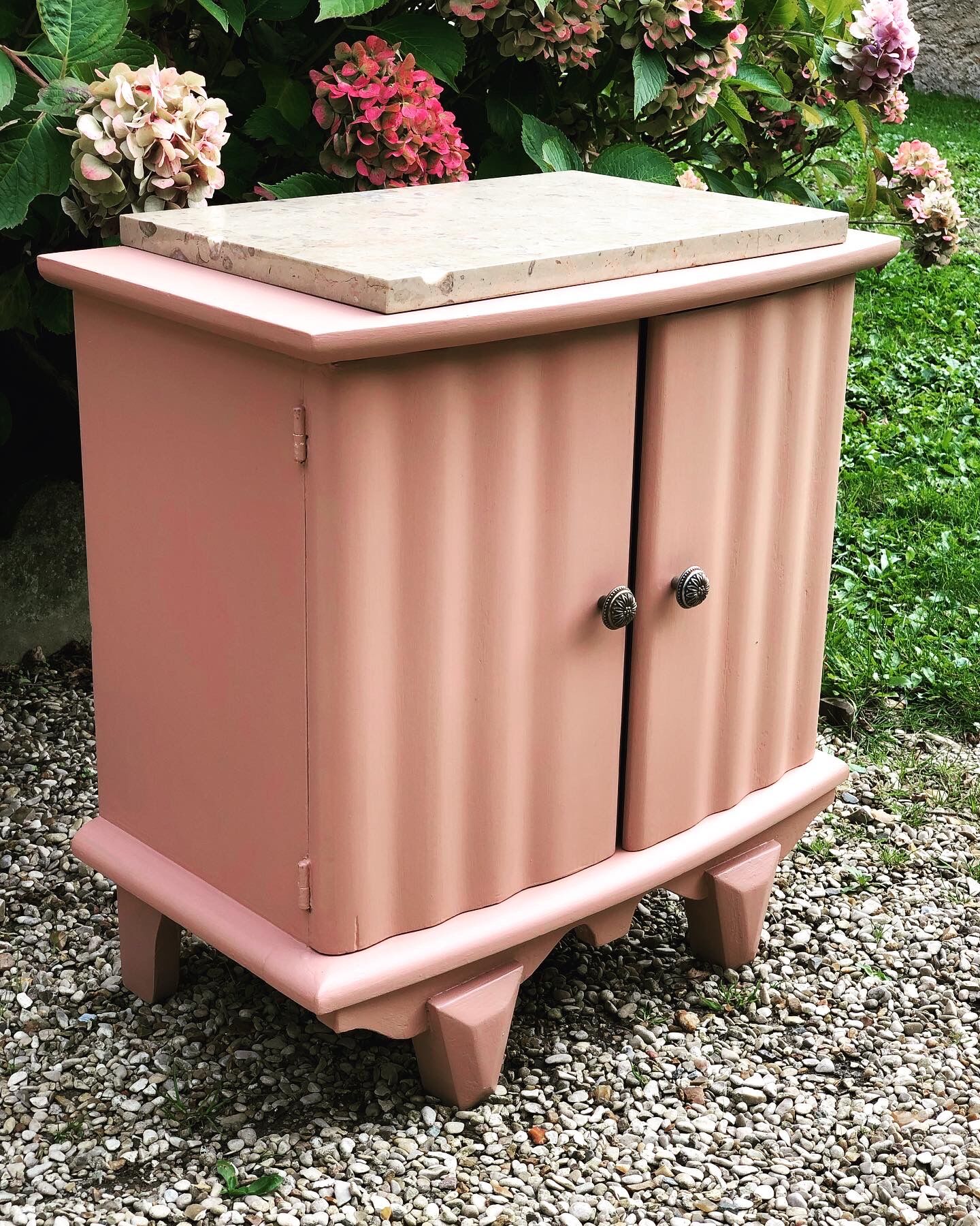 Chevet mini bar ou meuble d’appoint vintage relooké