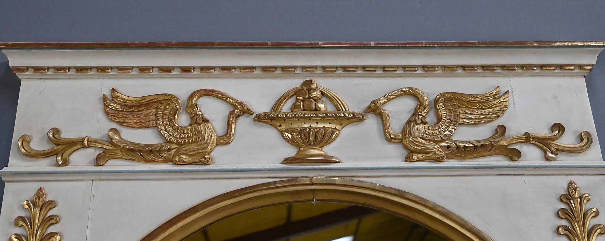 Large trumeau mirror, Directoire style – Early 20th century