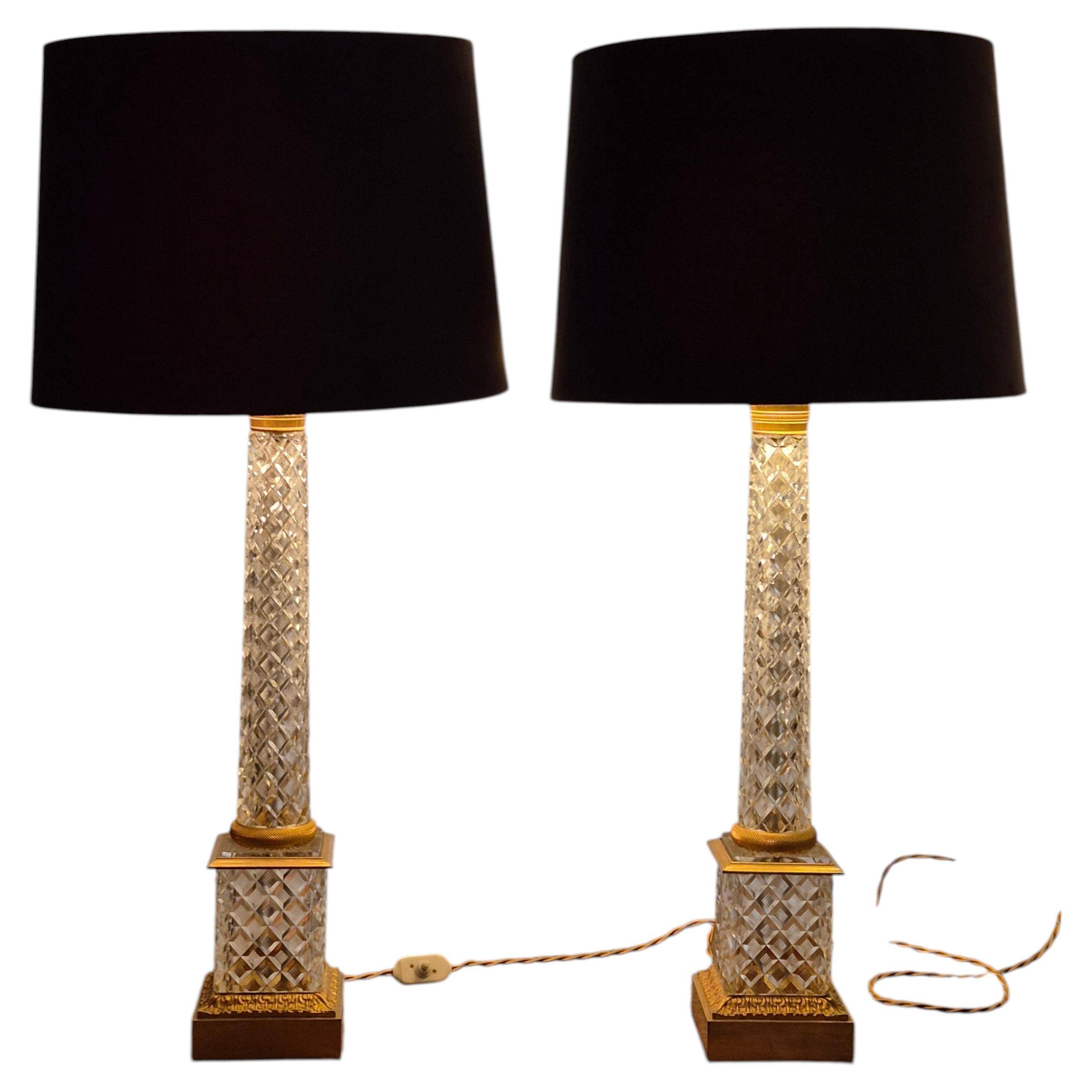 Pair of coloured table lamps, made of cut crystal and gilded bronze, in the Baccarat style.
