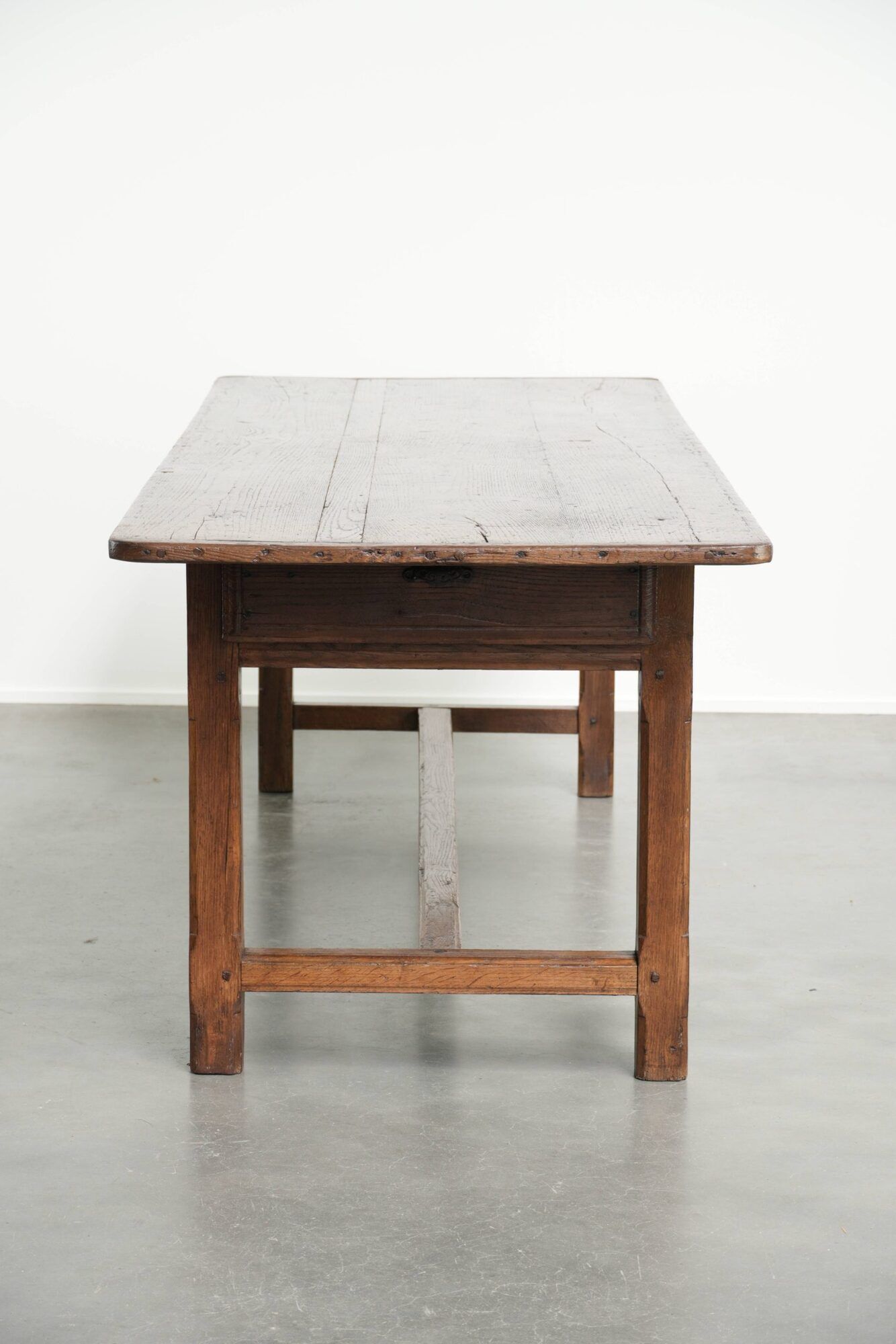 Antique oak dining table from the 18th century for 6 to 8 people