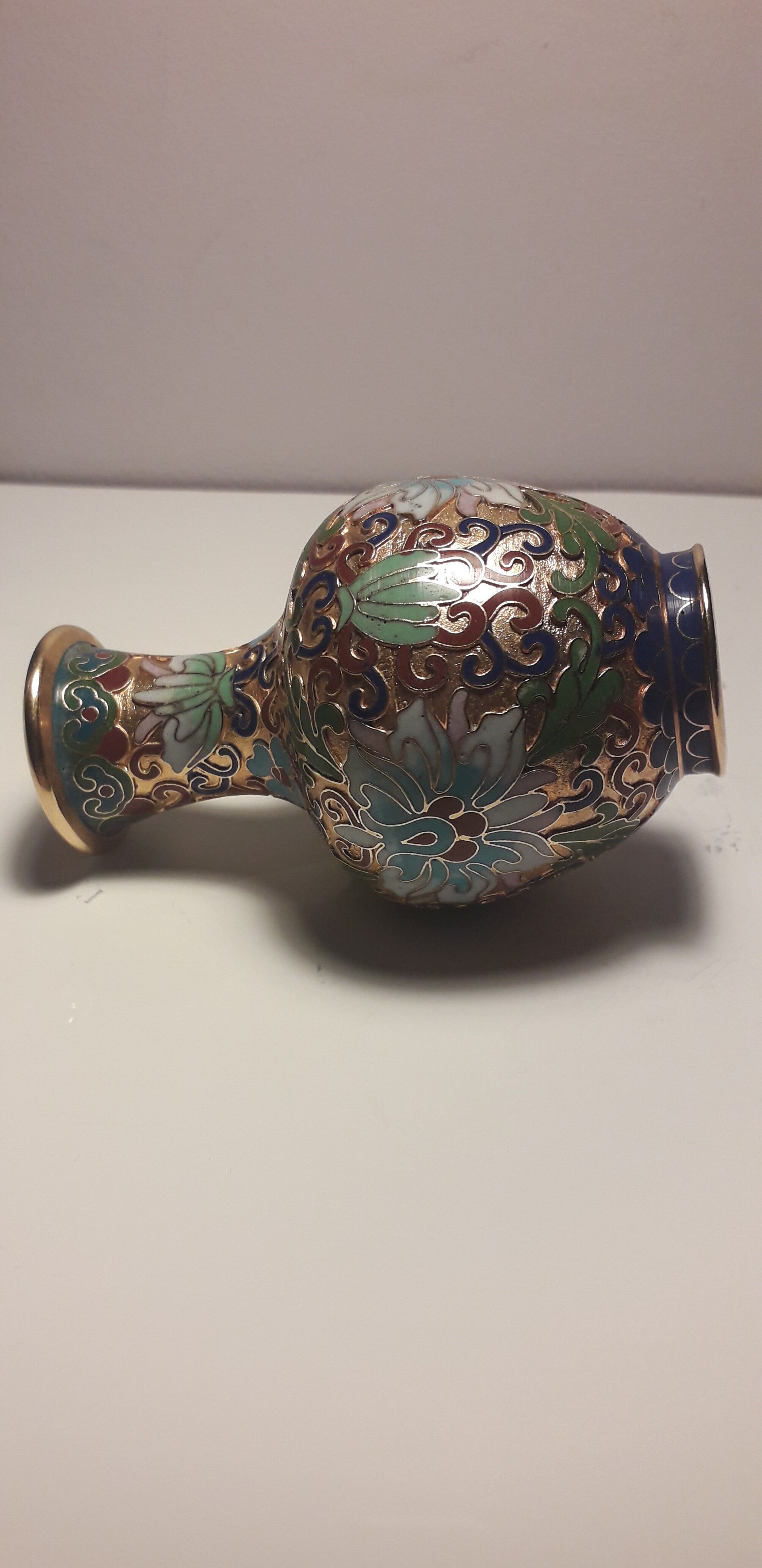 Small partitioned chinese vase