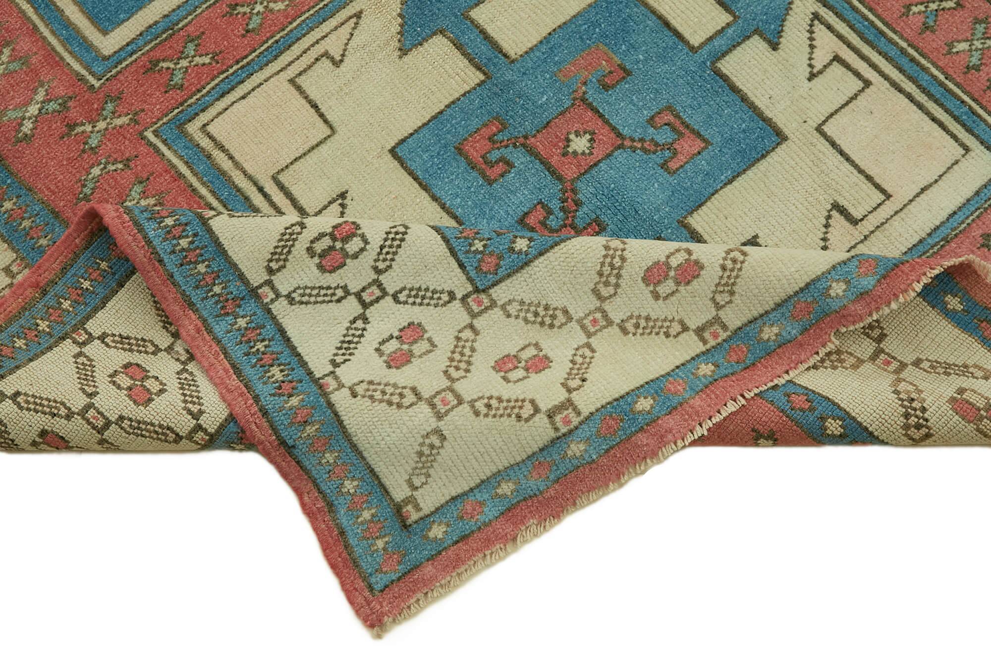 Turkish Vintage Anatolian Rug 135 cm x 211 cm