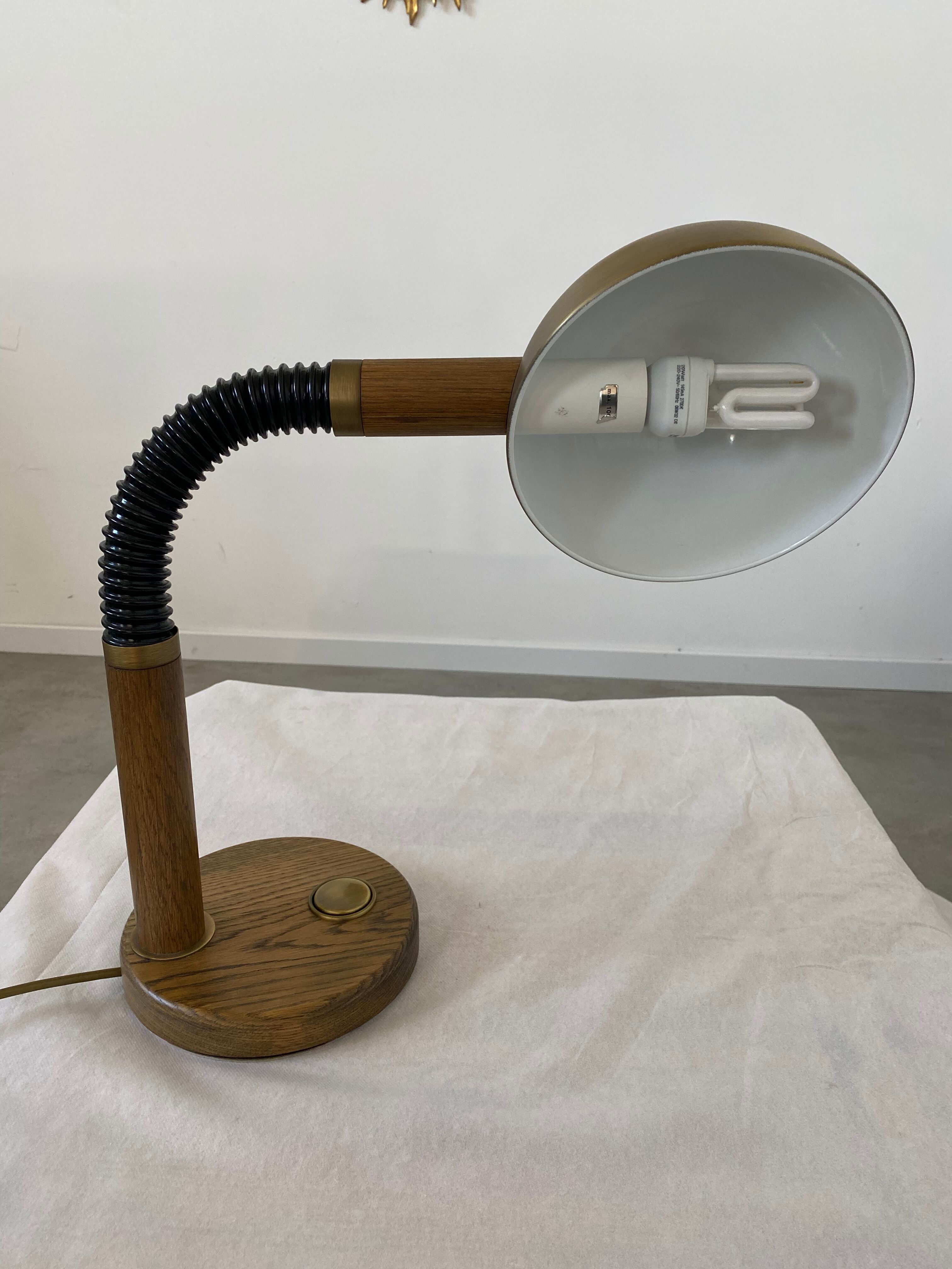 Old desk lamp design HILLEBRAND year 70 brass wood