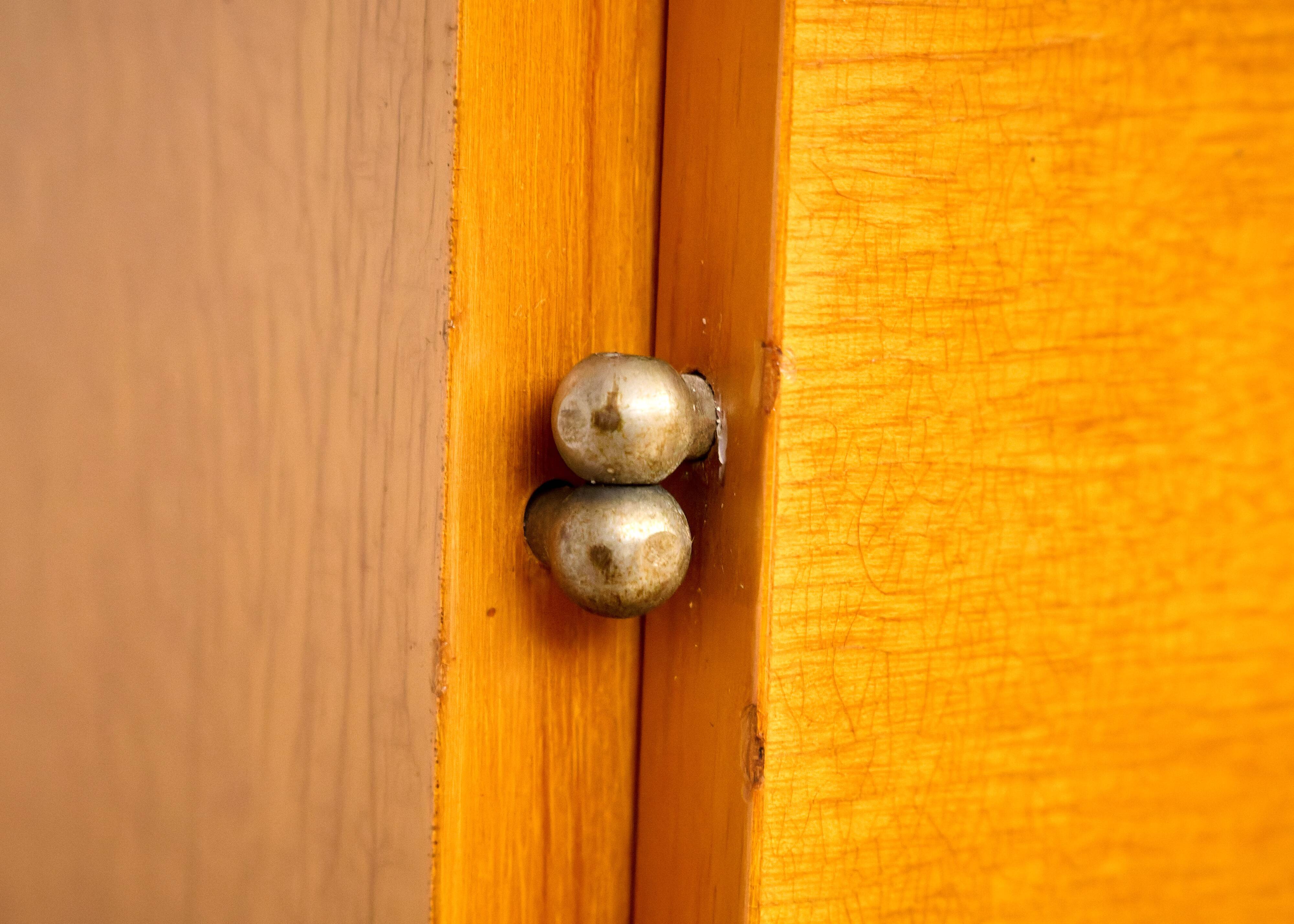 Armoire à deux portes de Mojmír Požár pour UP Závody, Tchécoslovaquie, années 1960.