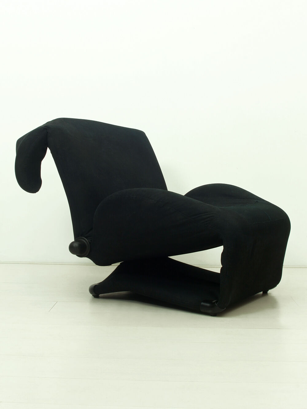 Italian Black Wink Lounge Chair With Mickey Mouse Ears by Toshiyuki Kita for Cassina, 1980s