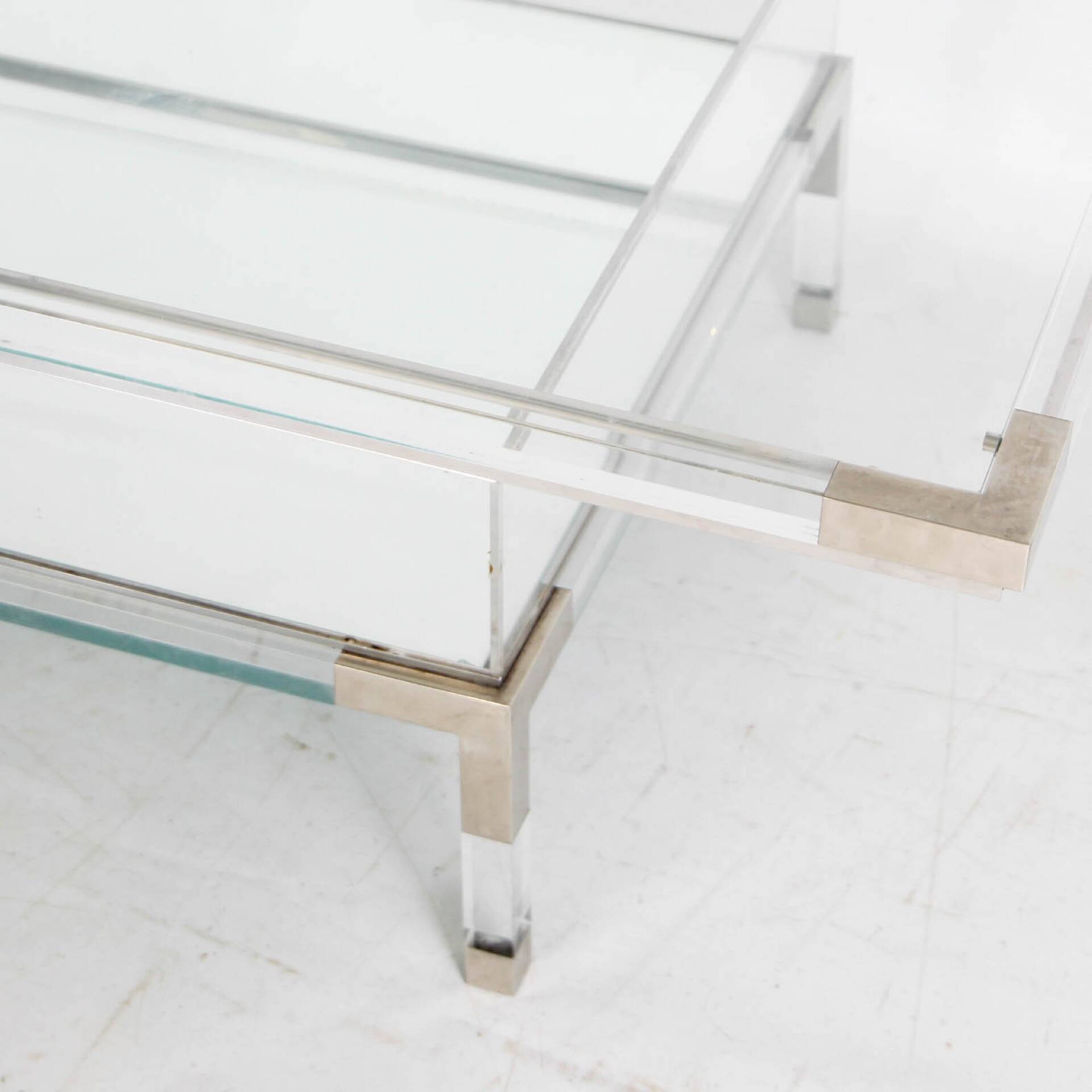 Sliding coffee table