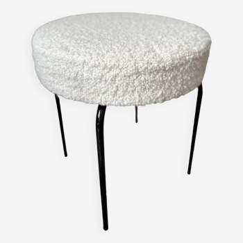 Tabouret vintage tapissé de bouclé