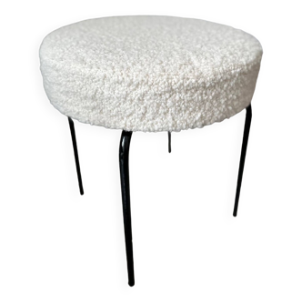 Tabouret vintage tapissé de bouclé