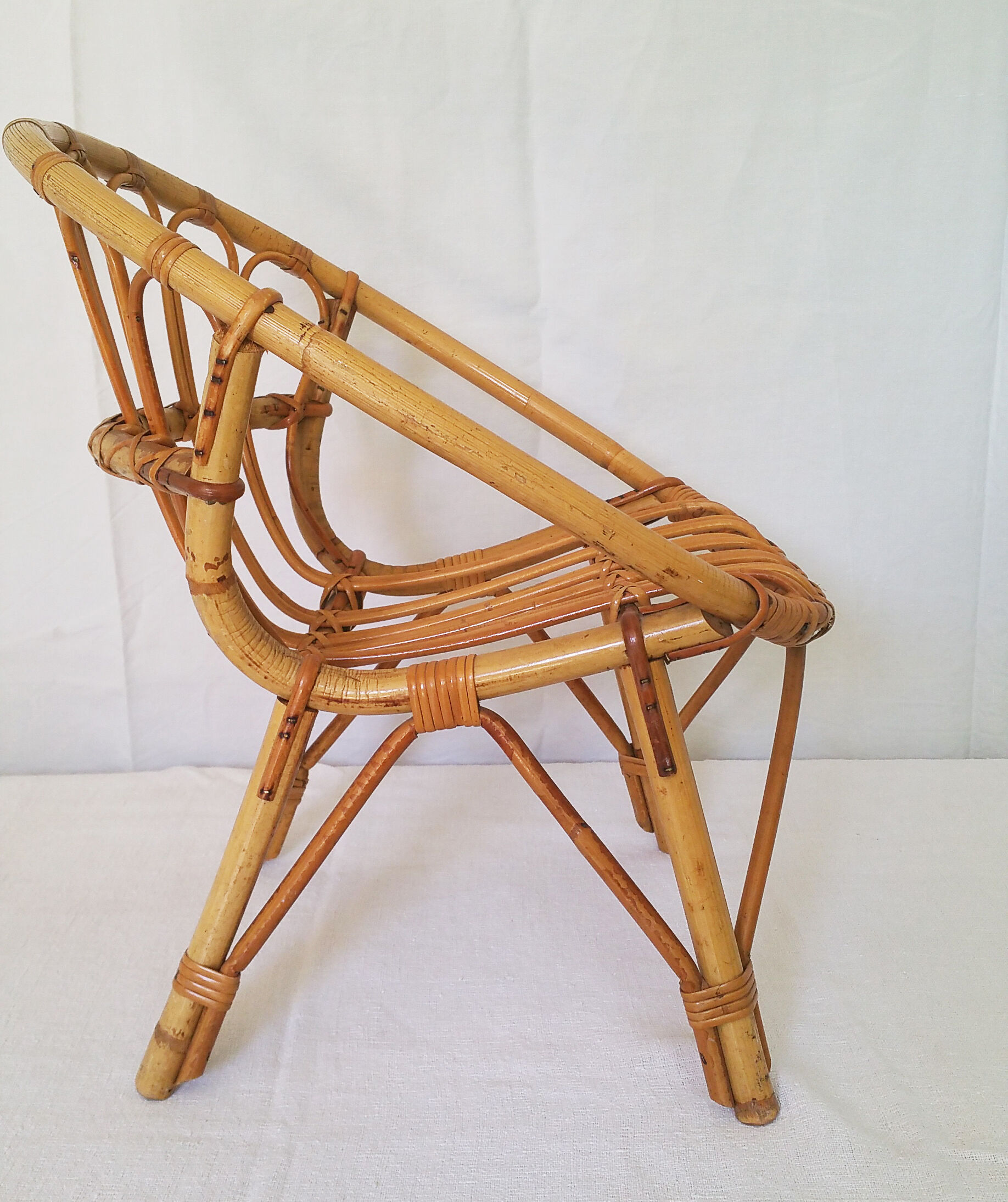 Rattan "shell" chair for children