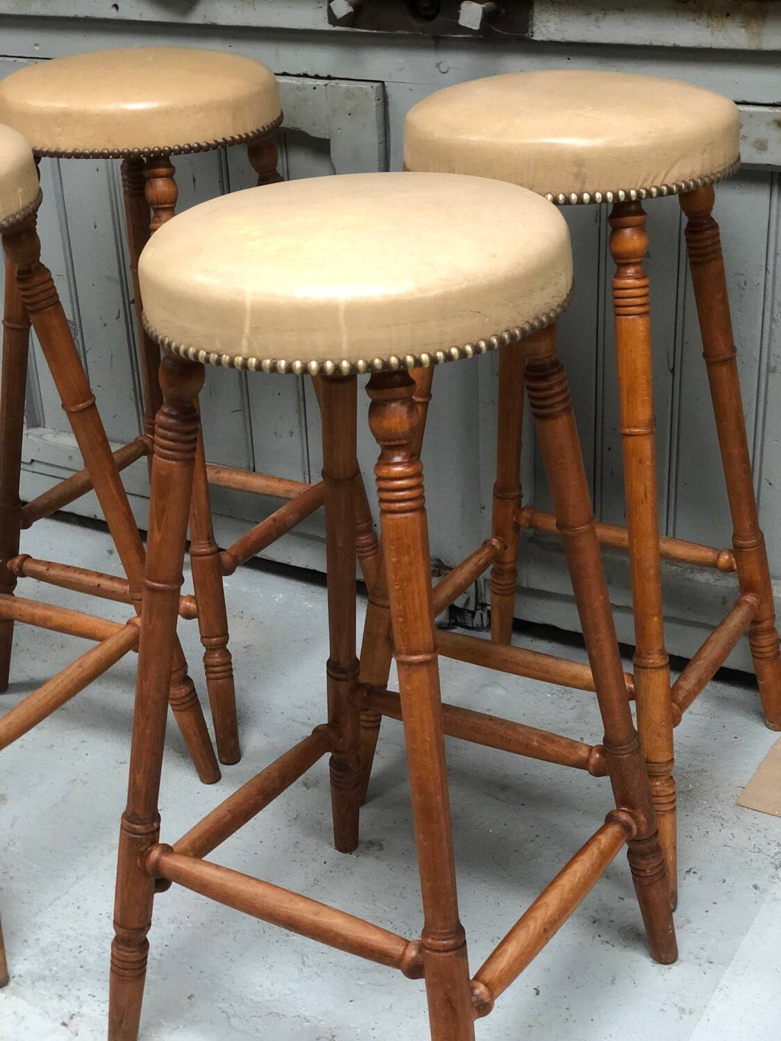 Tabourets de bar bistrot en chêne et cuir