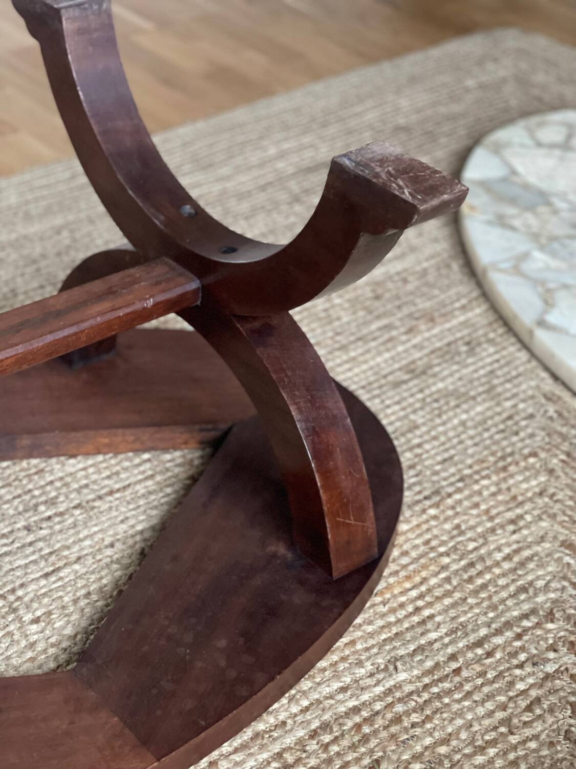 Coffee table in wood, marble and onyx.