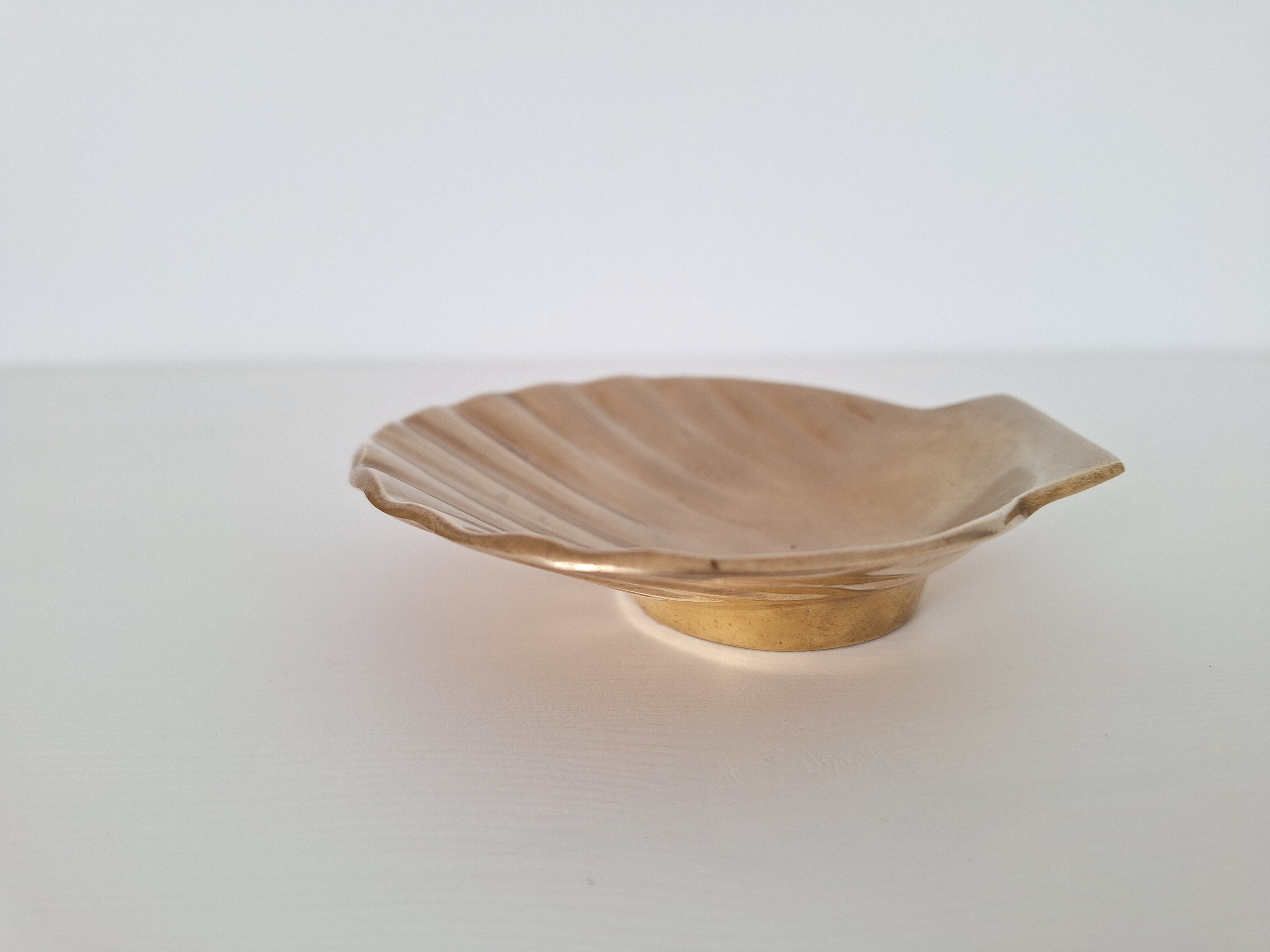 Shell-shaped brass catchall.