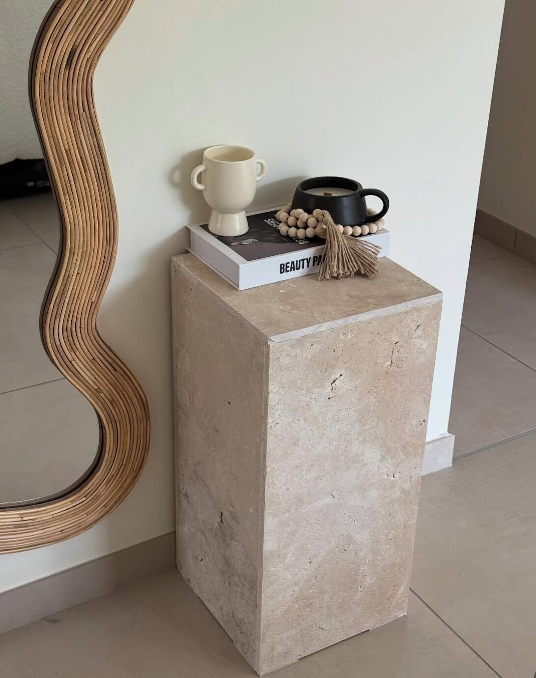 Column side table in travertine