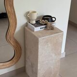 Column side table in travertine