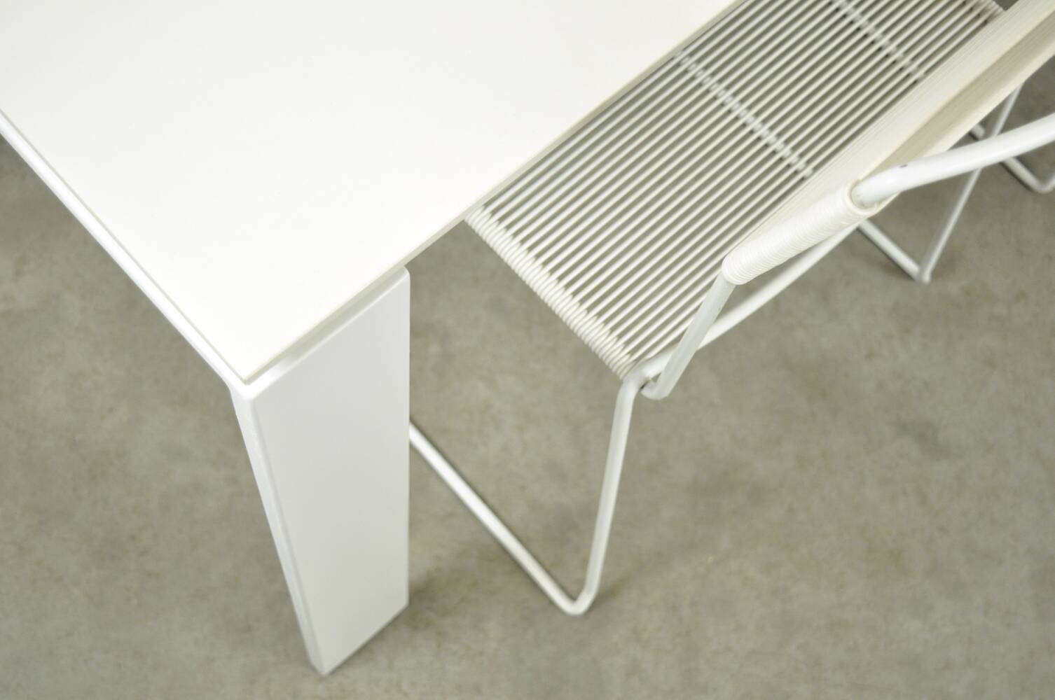 KARTELL / Table à manger italienne moderne vintage blanche / Ferruccio Laviani / 2000