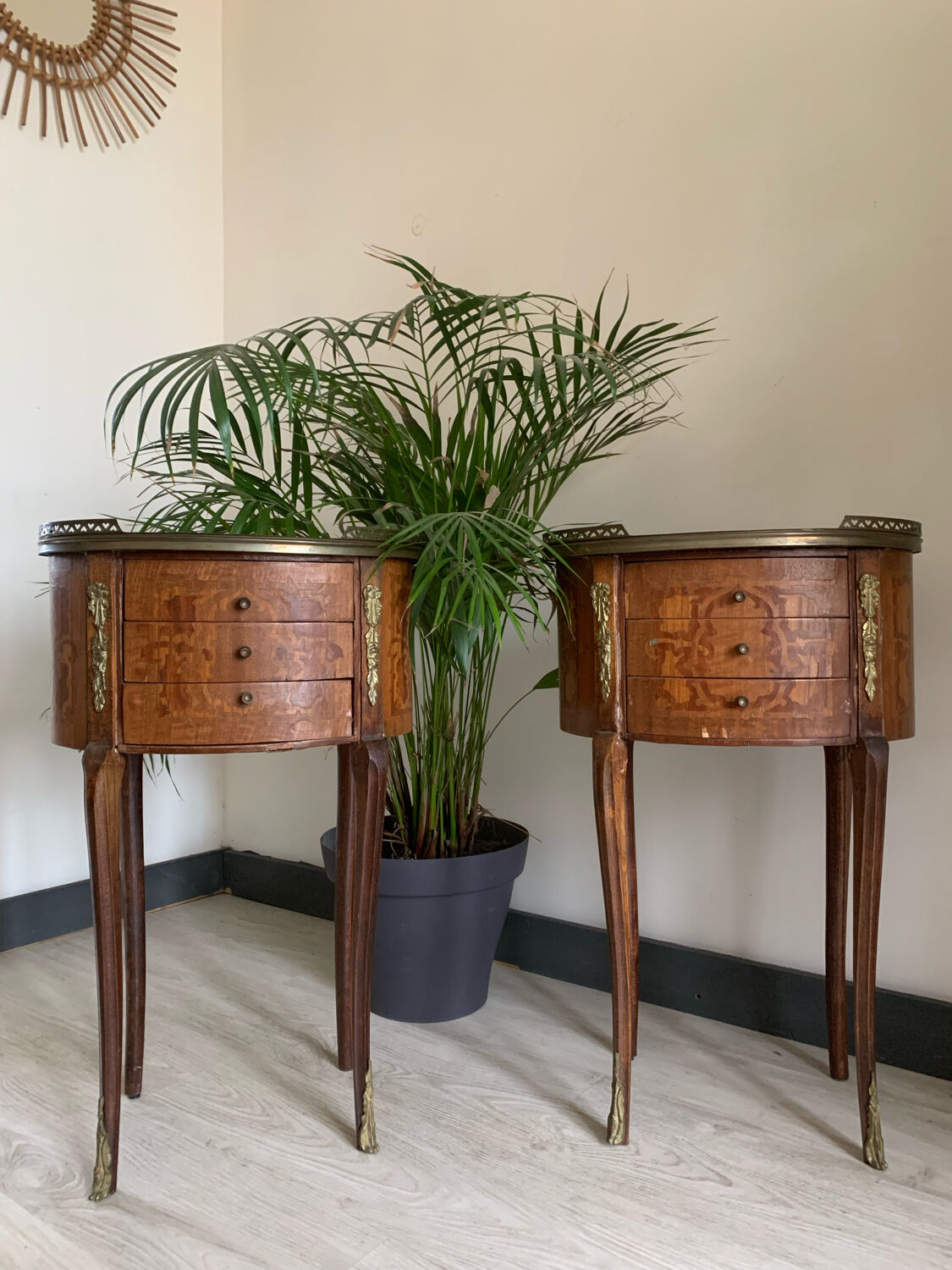 Pair of bedside tables in the shape of a stab, Louis XVI style